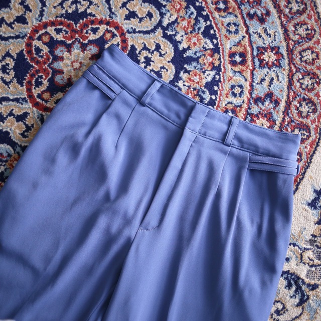 2-tuck straight silhouette saxe blue wide pants