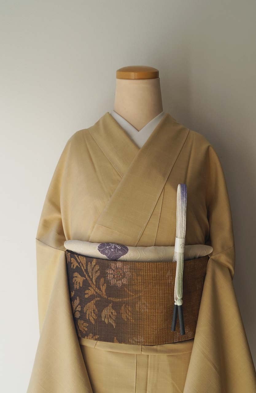 [極美品] 証紙あり　草木染め　結城紬　無地　正絹　茶色　カジュアル　洒落着 袷】飴色地 無地 結城紬 証紙あり ゆとりサイズ | 大山キモノ・ちぇら