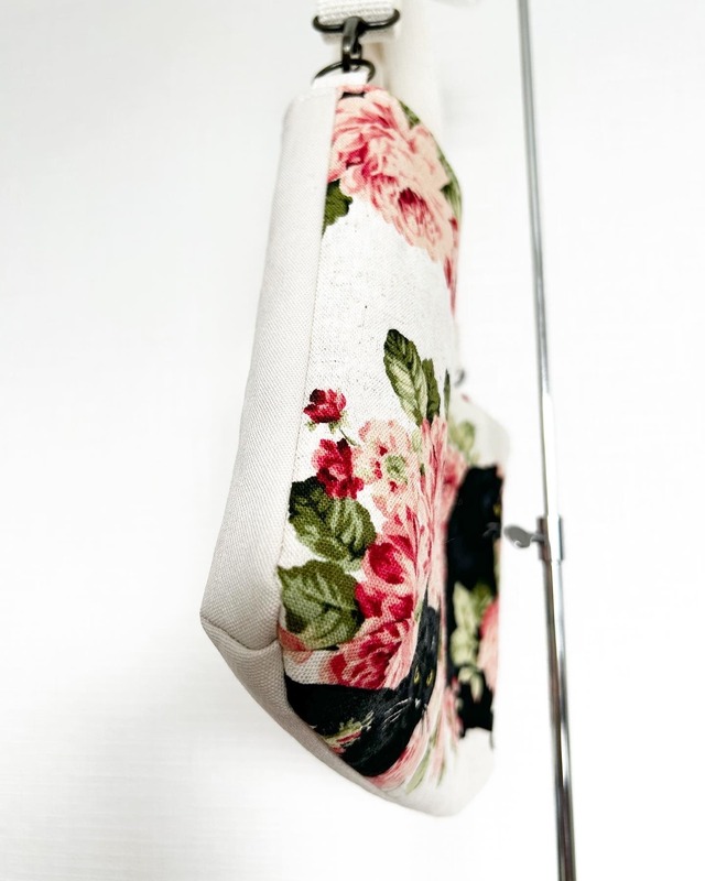 黒猫サコッシュ【黒猫×薔薇の花】