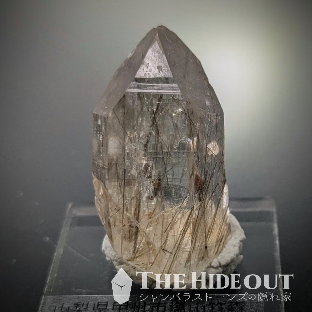 日本国産鉱物標本024 山梨県甲州市塩山竹森産草入り（苔土電気石入り