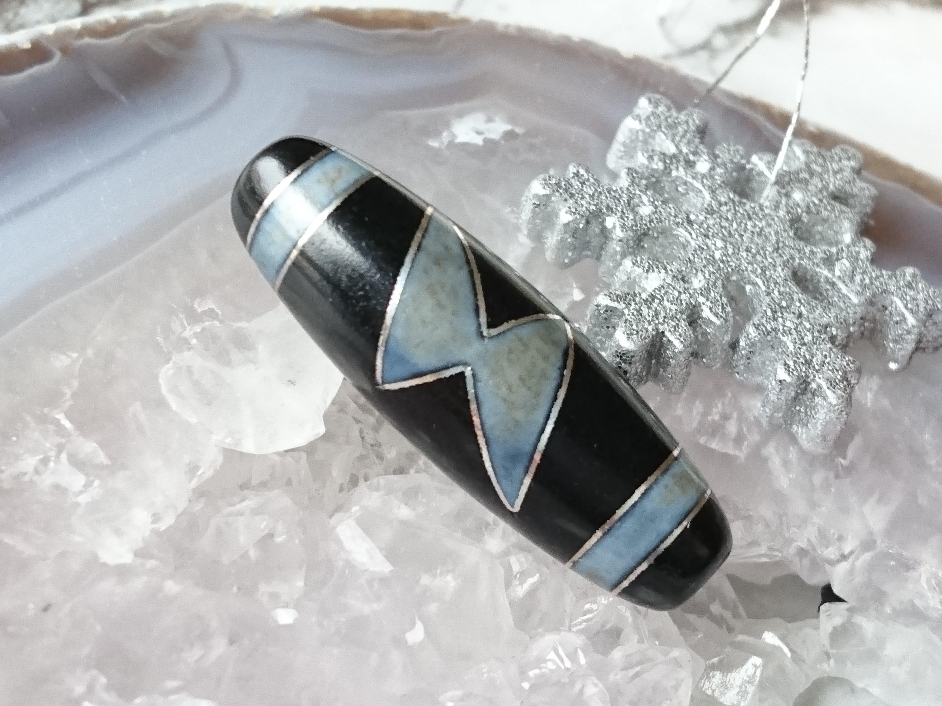 赤朱砂・閃電五眼天珠 31mm 超激レア‼︎ 15年前の閃電五眼天珠 赤朱砂・閃電