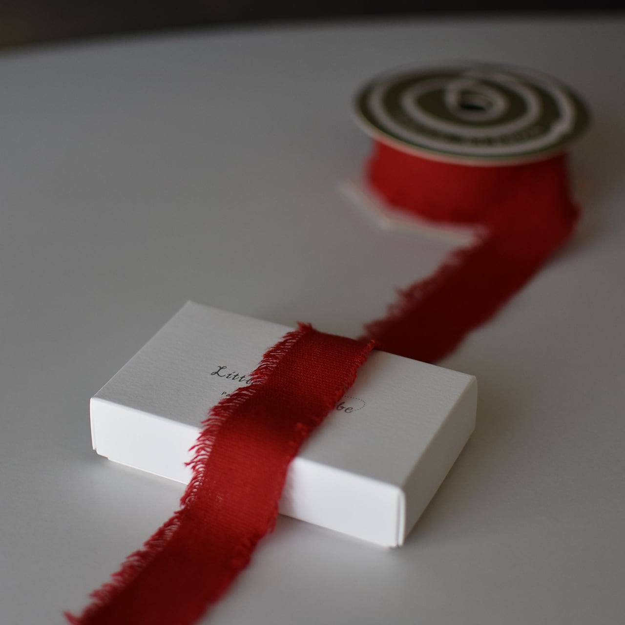 フレッジ・ポッピーリボン 30㎜幅×10m 1巻 クリスマス レッド ダークグリーン