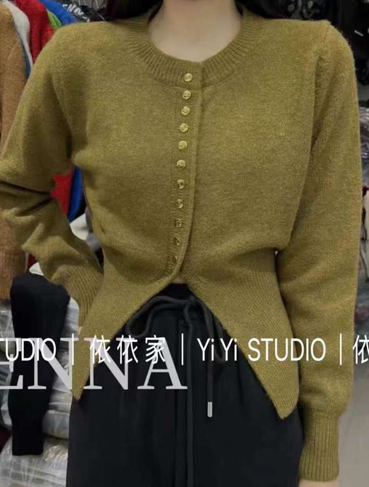 ゴールドボタンカーディガン　AJ111-2390