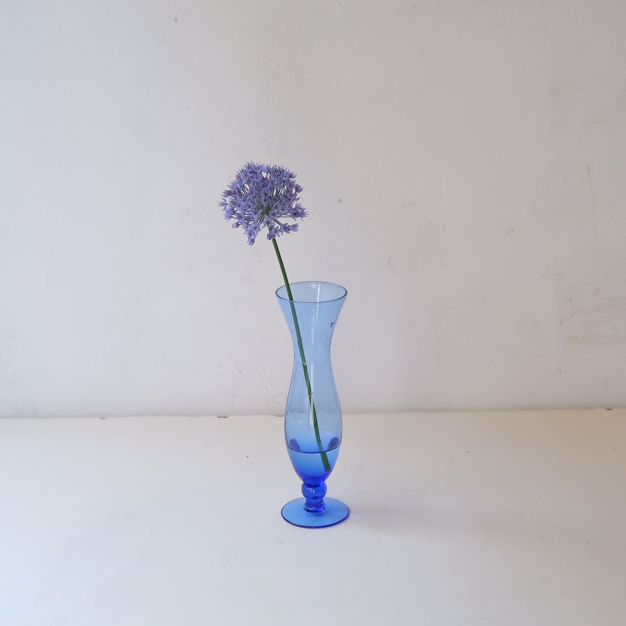 なみなみブルーの一輪挿し