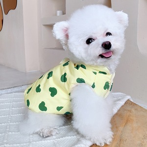 【PET】3色展開マカロン色クマイラスト&英字ロゴ入り背前開きボアペット中綿ベスト