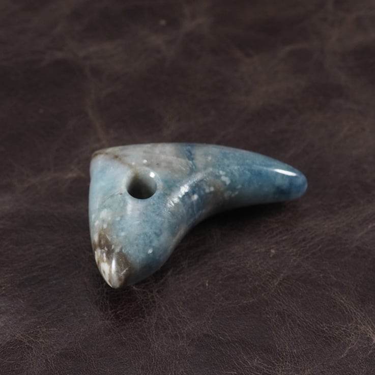 糸魚川翡翠 コン沢 青翡翠 いるか勾玉 19.4g Itoigawa Blue Jadeite