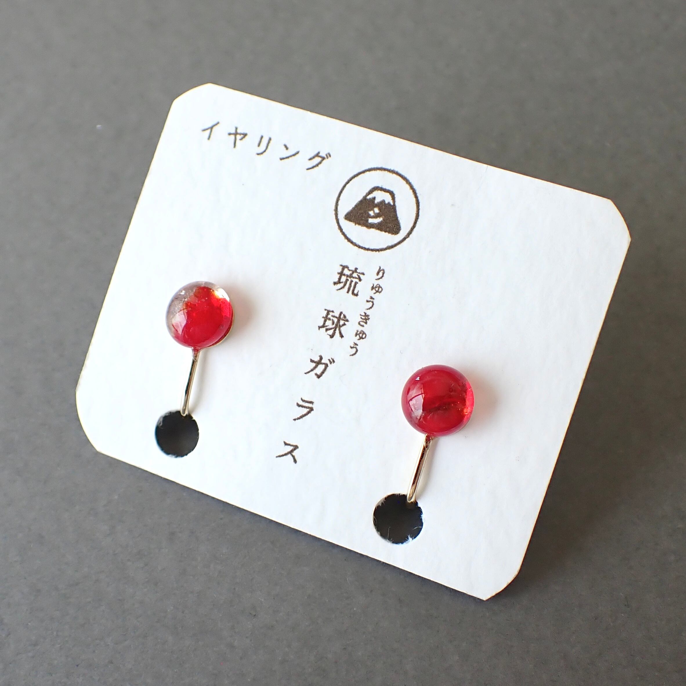 No.1516-F　琉球ガラス(小ぶり)☆変形ピアス・イヤリング(レッド) イヤリング / 琉球ガラス | シー・エトワール