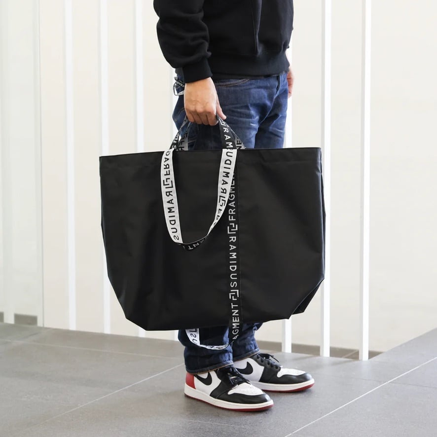 FRAGMENT DESIGN × RAMIDUS TOTE BAG (LL) | 1F Store