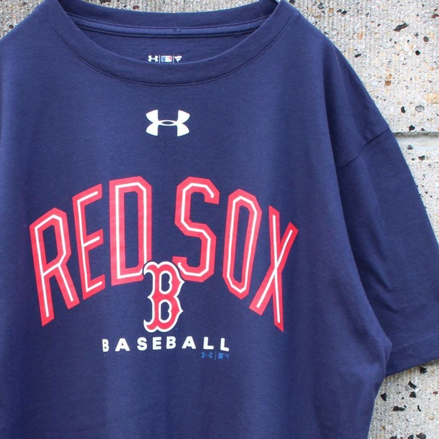 【Lサイズ】MLB BOS.レッドソックス × アンダーアーマー 公式もの 古着 Tシャツ