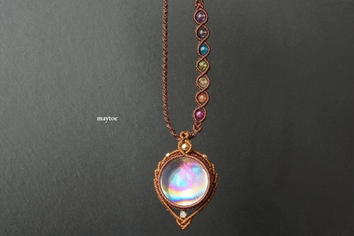 レインボー水晶（アイリスクォーツ）七色天然石＊厄除けチャクラネックレス＜厄年のお守りに＞