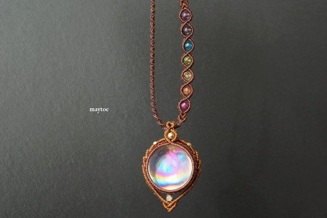 プレミアム級の虹入り♦レインボー水晶（アイリスクォーツ）七色天然石＊厄除けチャクラネックレス＜厄年のお守りに＞