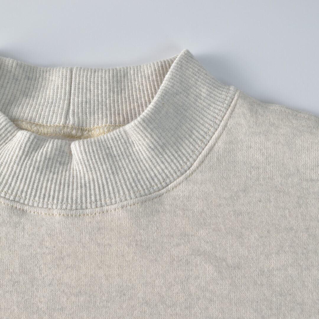 Manual Alphabet マニュアルアルファベット AZUMA 起毛モックネックスウェット・オートミール【メンズ】旧式の編機を使った裏起毛生地が使われています。【送料無料】