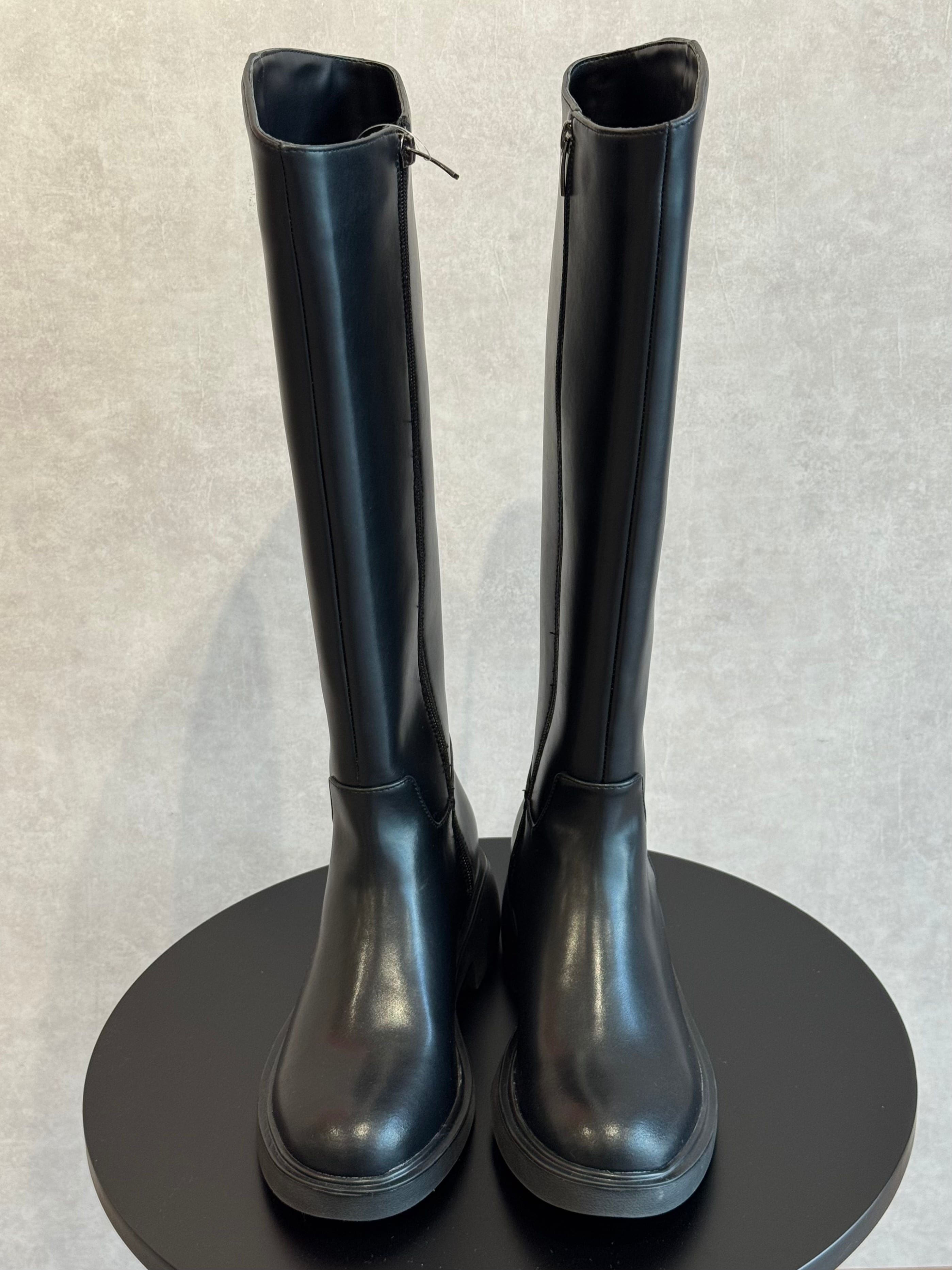 simple leather long boots