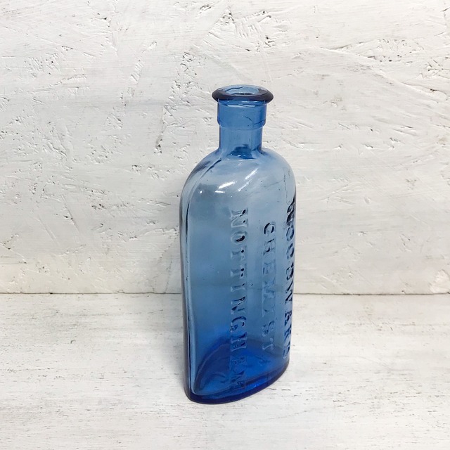 【B-199】イギリスWOODWARDブルーガラス薬瓶ボトル