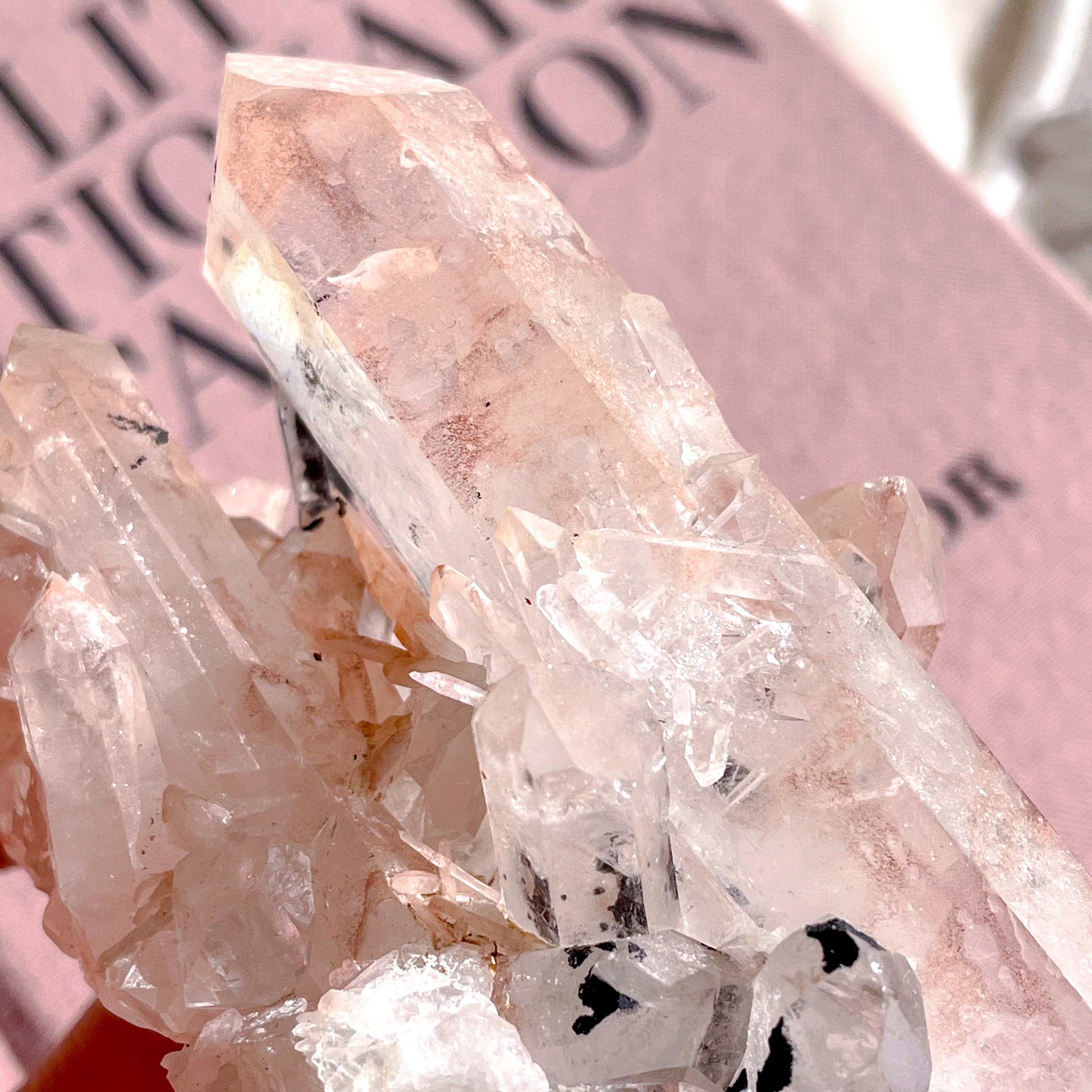 薄いピンク クラスター型 天然石 Pink Quartz Cluster 3 ✧ ピンククォーツクラスター | FLUXY - 天然石