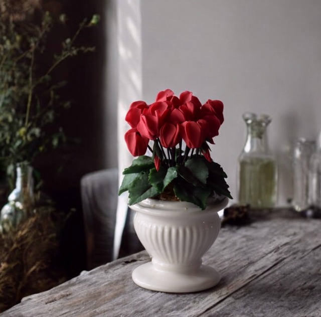 【粘土のお花】　小さなシクラメン　赤　S1331　　