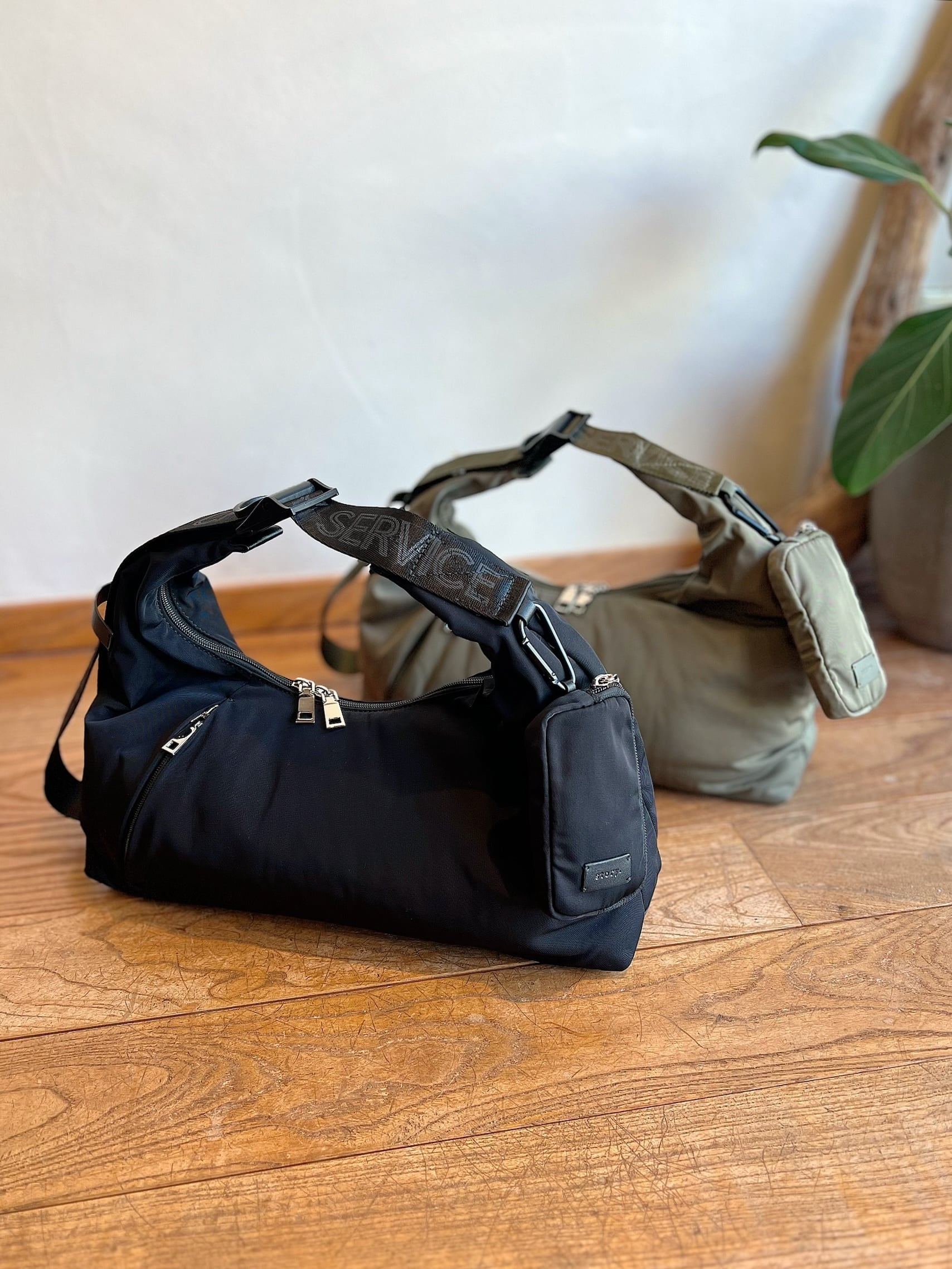 新品タグ付き✳15660円 story. レザーハンドルナイロンポケットバッグ story. | Cour Carre an ONLINE STORE