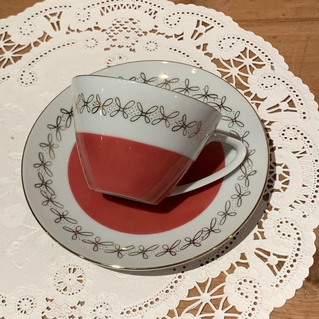 レトロなカワイイ花柄　足付きマグカップ　MAEBATA　前畑陶器　脚付き　TM　TINA　マグカップ　