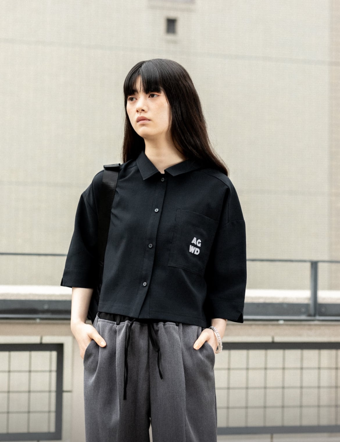 【AgAwd】クロップド刺繍シャツ（2401-771183）