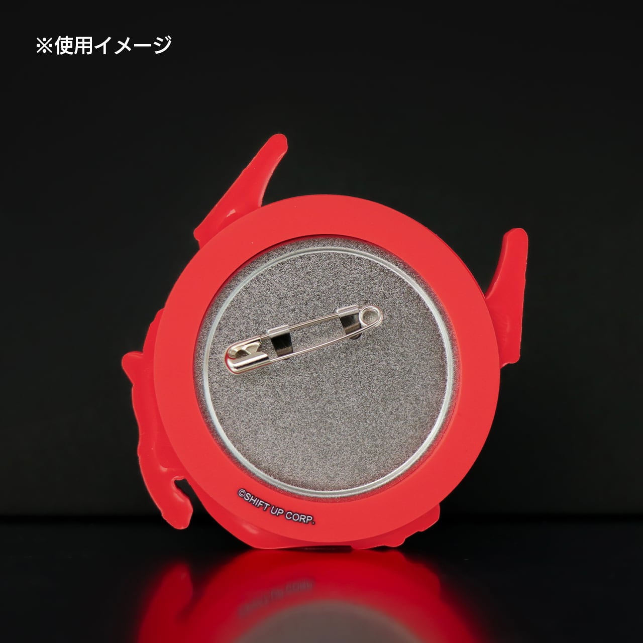 ストア限定】NIKKE 缶バッジラバーホルダー レッドフード | あるじゃん