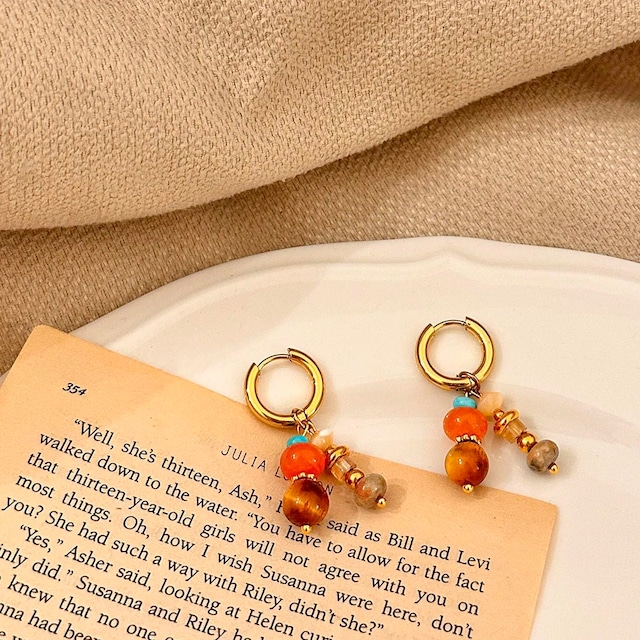 ハンドメイド ナチュラルウッド&カラフルビーズ・チャーム ピアス