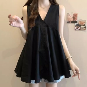 【送料無料】 カットソー タンクトップ トップス ロング丈 チュニック ゆったり ノースリーブ Vネック Aライン フレア プルオーバー 薄手生地 無地 かわいい 大人可愛い 大人女子 こなれ感 シンプル カジュアル 大人 上品 おしゃれ お洒落 ラフ コンサバ エレガント シック デート お出かけ お茶会 女子会 休日 授業参観 夏 30代 40代 女性用 レディース ママ 着回し デイリーユース 普段使い ファッション コーデ スタイル 楽ちん 定番アイテム 着痩せ 垢抜け ブラック モノトーン