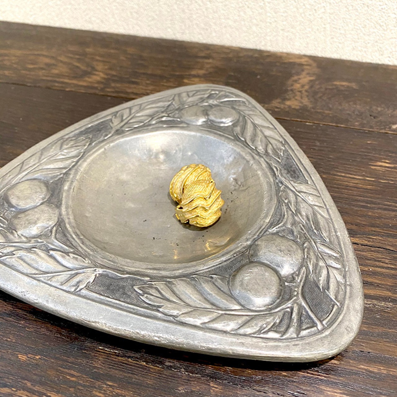 灰皿 杏を形取ったピューター トレー　小物入れ　ミラベル