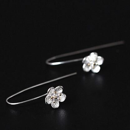 梅の花のピアス SILVER 0283 | Vary
