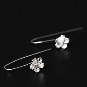 梅の花のピアス　SILVER　0283