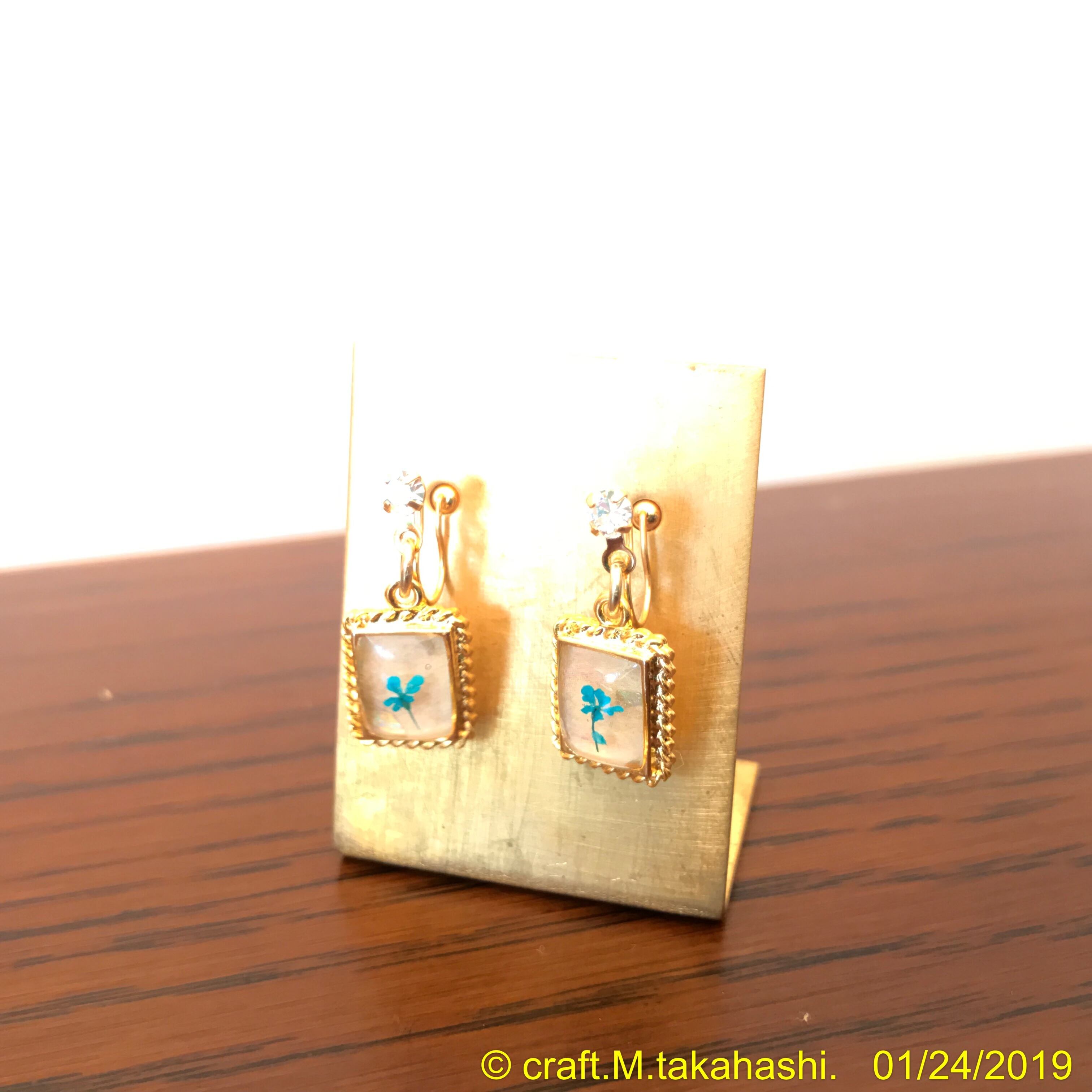 0090:ドライフラワーのイヤリング ブルー グリーン 青 緑 金 ゴールド シンプル