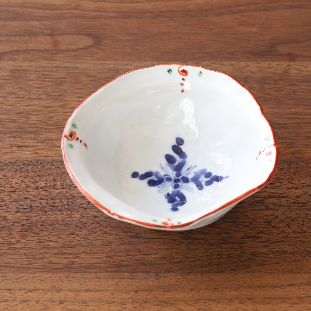 SADAO-1 札つき　鉢ごと　蕾あり 松尾貞一郎 ｜ 豆鉢 約9,4cm（赤絵見込み染付十文字文） 貞土窯・有田