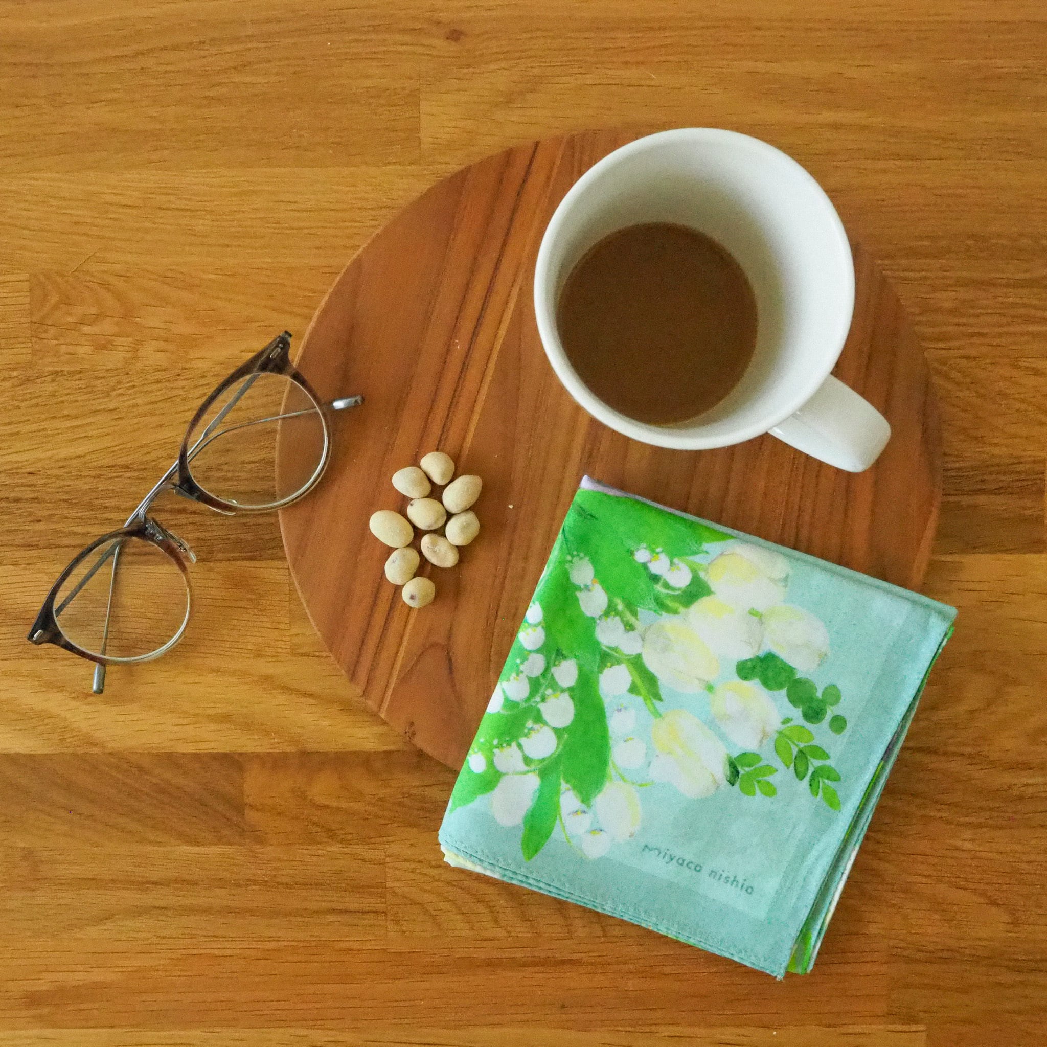 お値下げしました❣️美品　フランシスコ　ボッシュ　中庭　パステル　水彩他 スカーフにもなる水彩画ハンカチ「すずらん」 | miyaco nishio