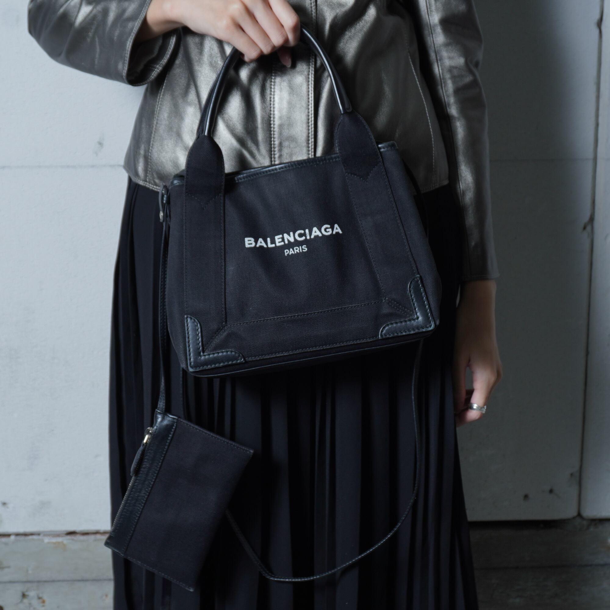 BALENCIAGA】バレンシアガ ”ロゴ入” ポーチ付キャンバス・レザー BALENCIAGA】バレンシアガ ”ロゴ入” ポーチ付キャンバス・レザー