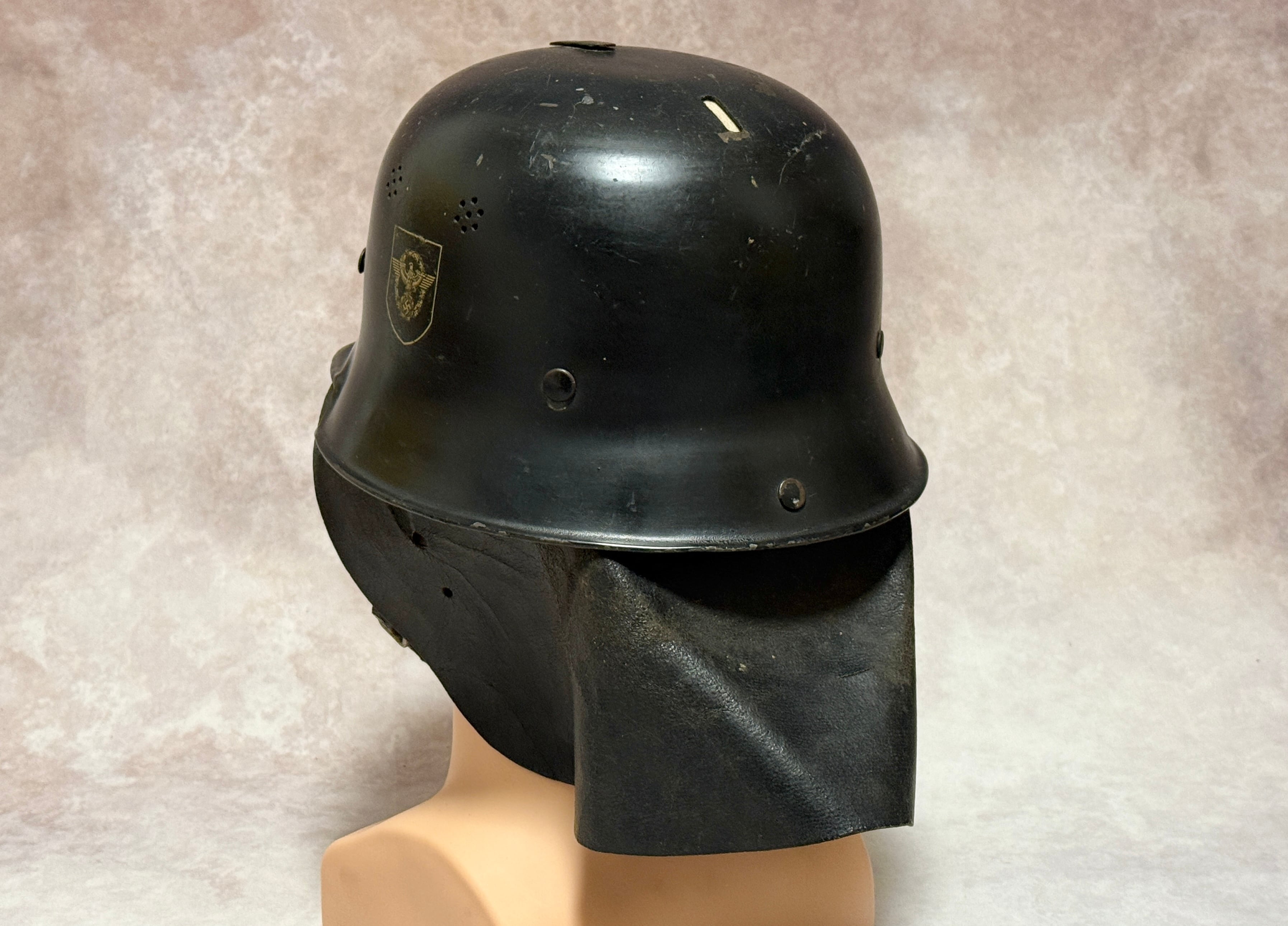 実物】WWII ドイツ軍 消火警察 M1934 ヘルメット（ダブルデカール仕様