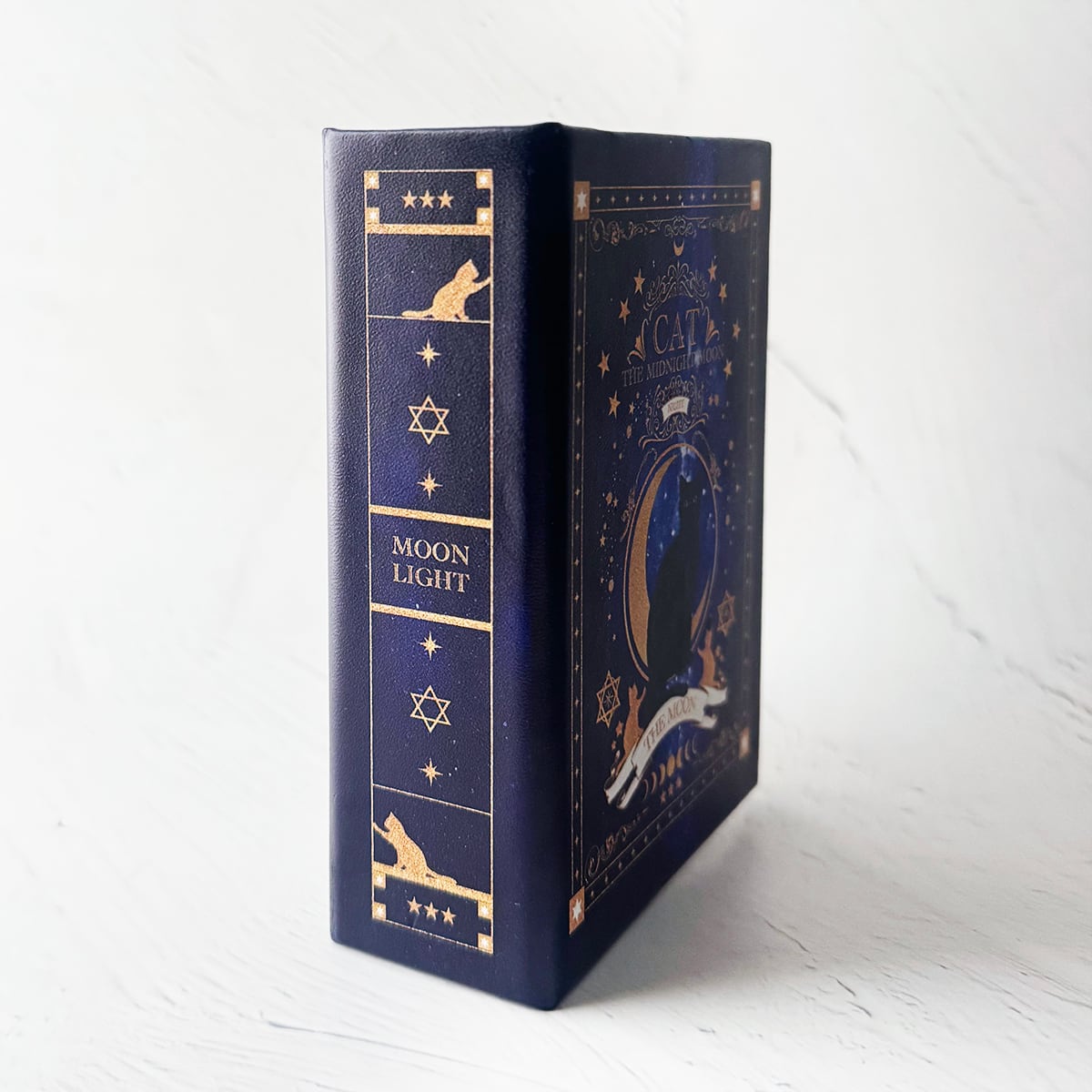 小さな本のようなアクセサリーケース