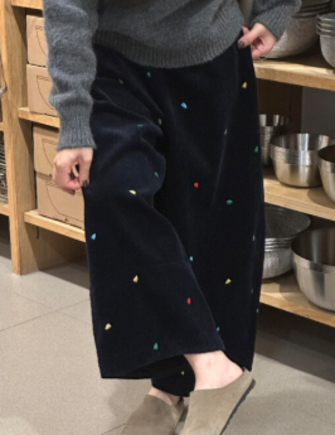カラードット刺繍 コーデュロイワイドパンツ
