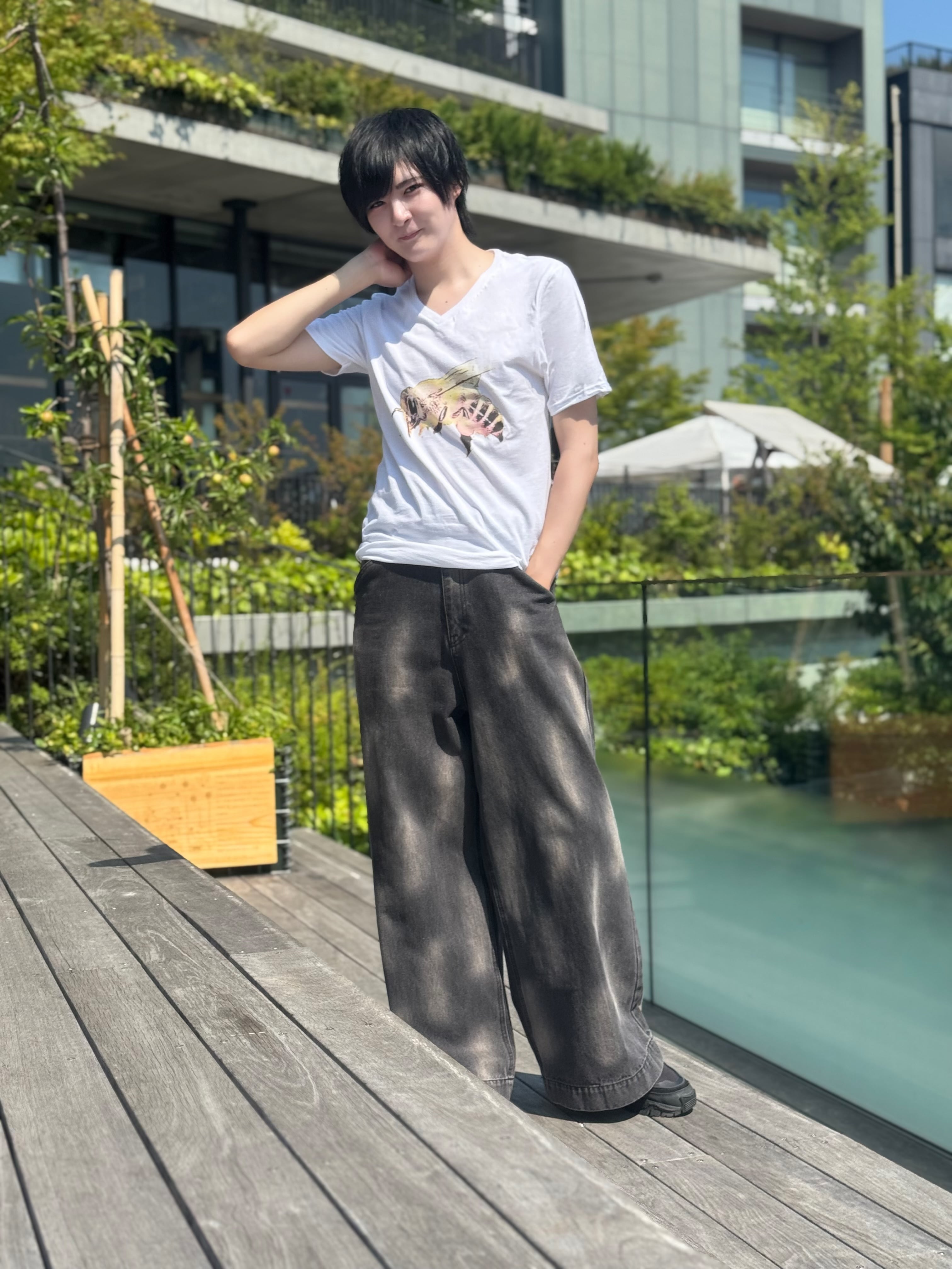 ユニセックス】ニホンミツバチVネックTシャツ | -Papilio Ulysses
