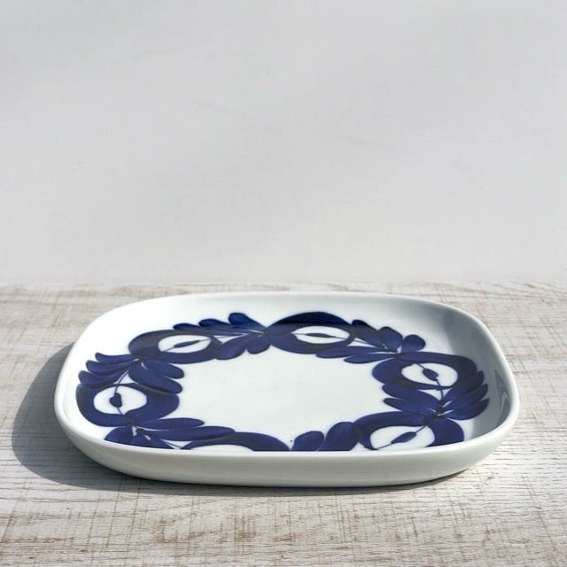 【波佐見焼】【中善】【廻り花】【スクエアプレート】【大】約17cm マジョリカ 木の葉 手描き 取皿 ケーキ皿 波佐見焼 おしゃれ 大人 かわいい