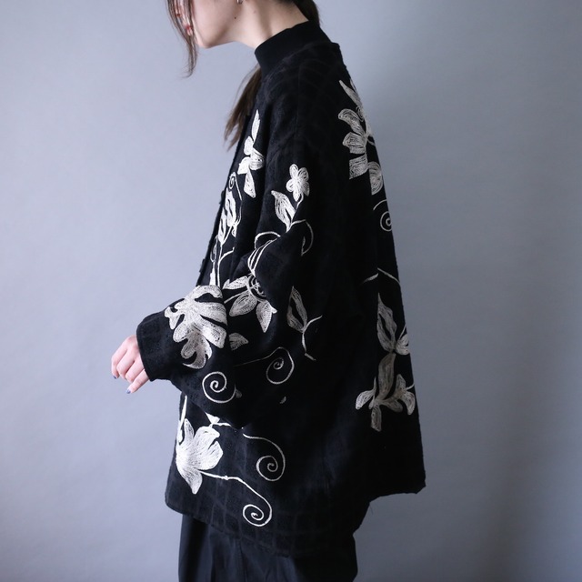 "刺繍×花" monotone coloring XXXX over silhouette jacket