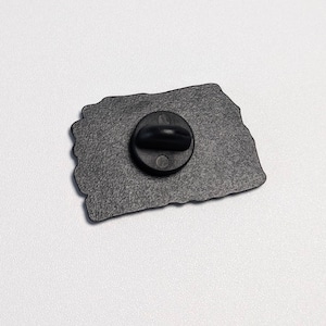 送料無料! ★ピンズ PINS★ピンバッジ【 Stranger Things ( ストレンジャーシングス ) 】『 交信用26文字のアルファベット&Xmasライト 』ジョイス / ピンズ / ピンバッジ 〚アメリカン雑貨 アメトイ〛