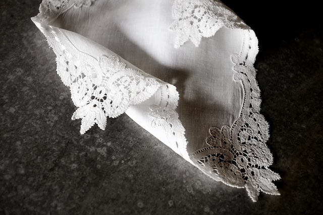 フランス リネンローン 回転する花々と華奢なハンカチ アンティーク