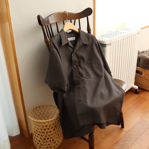 universal products. " OPEN COLLOR S/S SHIRTS ( CHACOAL )"