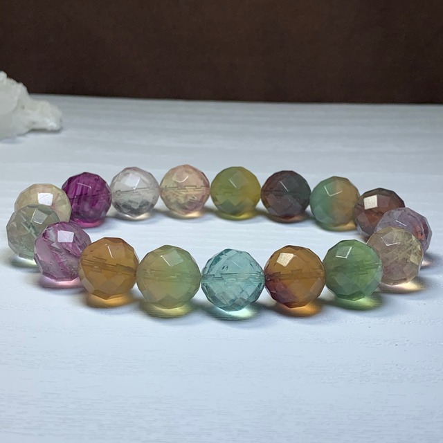no1.多彩な変わった色合いフローライト・ブレスレット