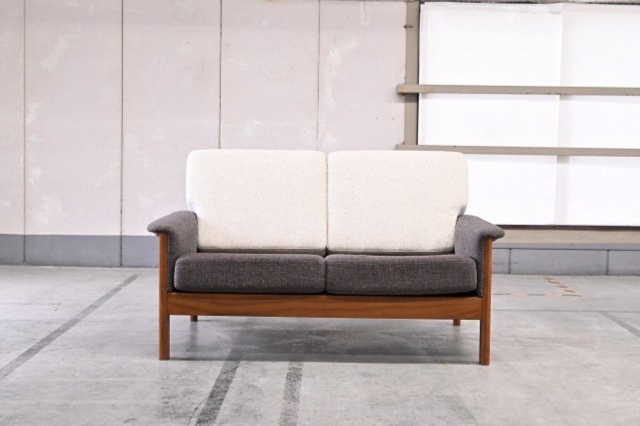 Kitani/キタニ 33万「KTSO-15-130」2人掛けソファ ウォールナット材 ファブリック 国産 2P ラブソファ 北欧スタイル【中古家具/中古インテリア/USED家具ユーズド家具/リサイクル】