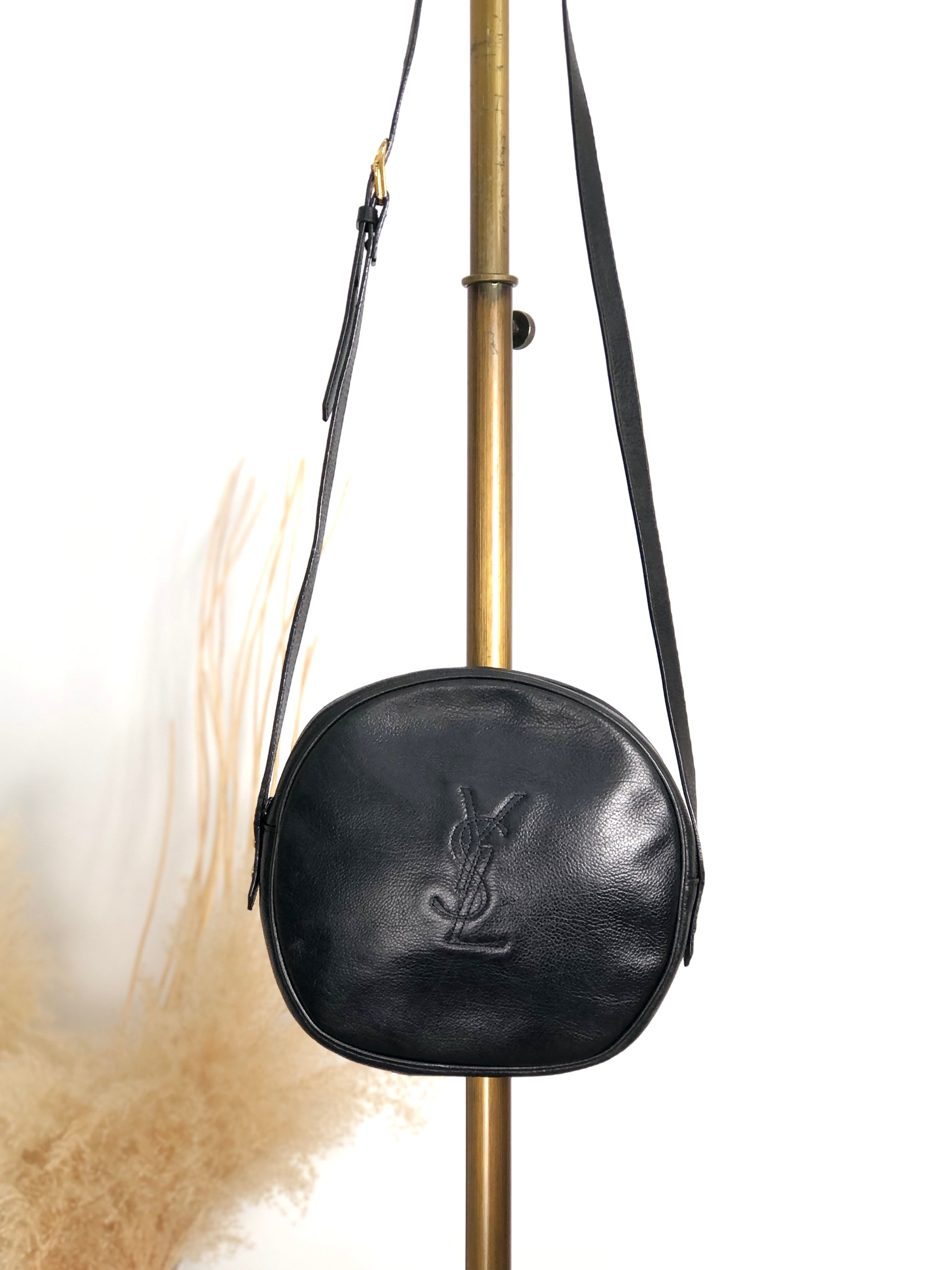 Yves Saint Laurent イヴ・サンローラン ショルダーバッグ ブラック