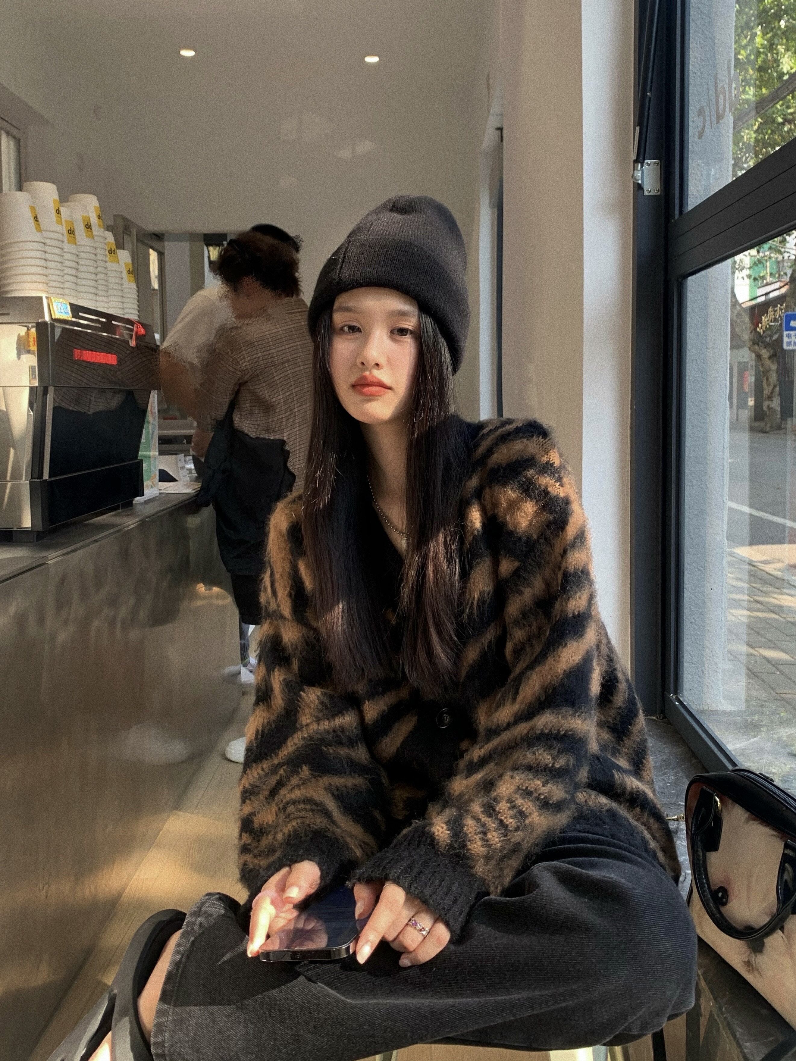 パターンセーター ジャケット スプリングオータムスタンダードVネックニットカーディガン レトロ 春物 秋物 試着室66392686471