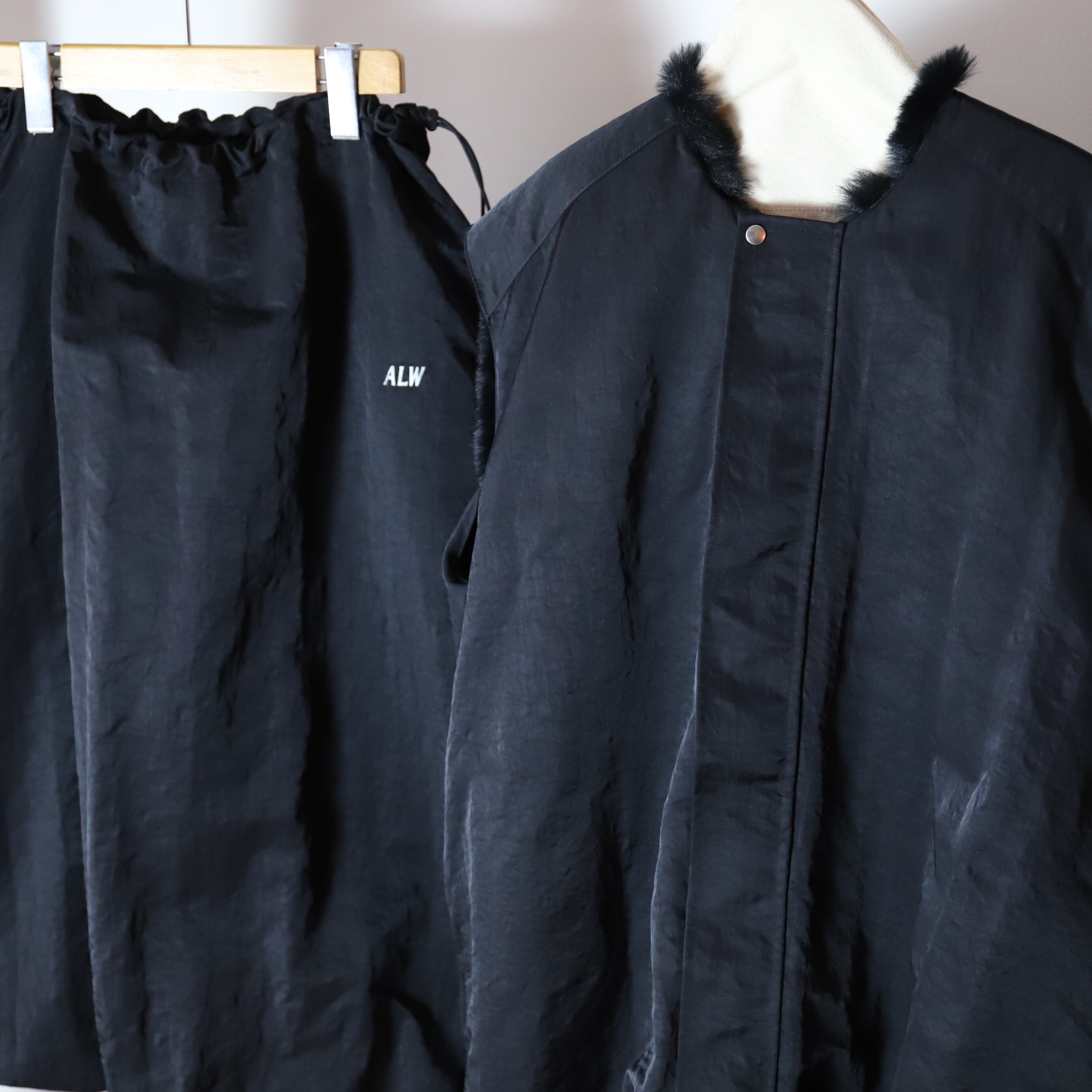 ALWEL / REVERSIBLE SLEEVELESS JACKET / BLACK | TIBETAN MARKET