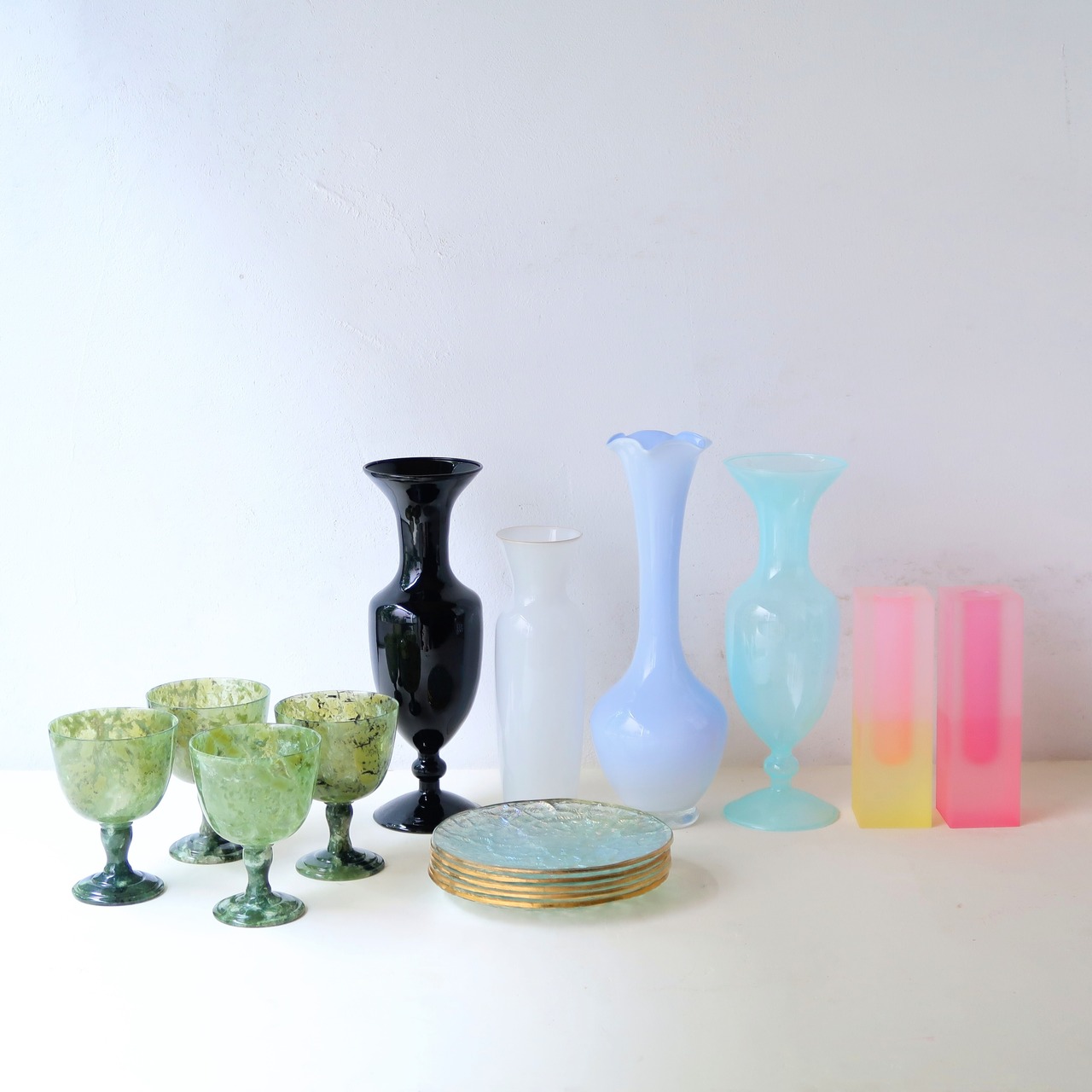 グリーンブラックな石の杯