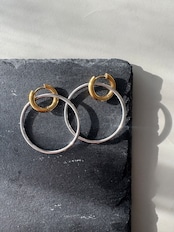 カラーブロックフープピアス