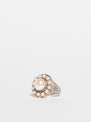 Classical Pearl Ring